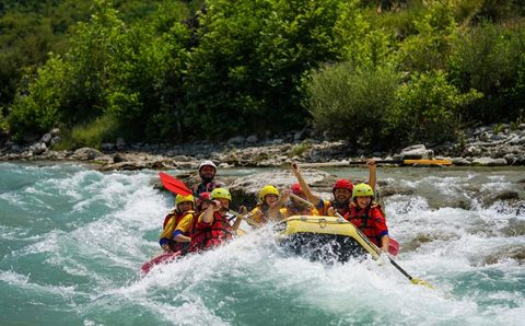 Une base d'eaux vives, c'est piloter la rivière et la file d'attente