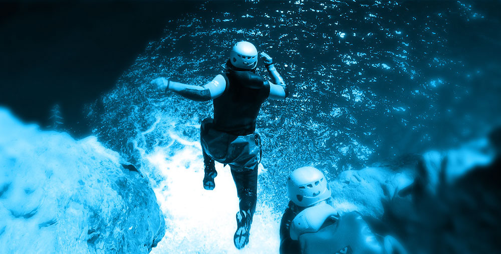 Canyoning — saut dans l’eau
