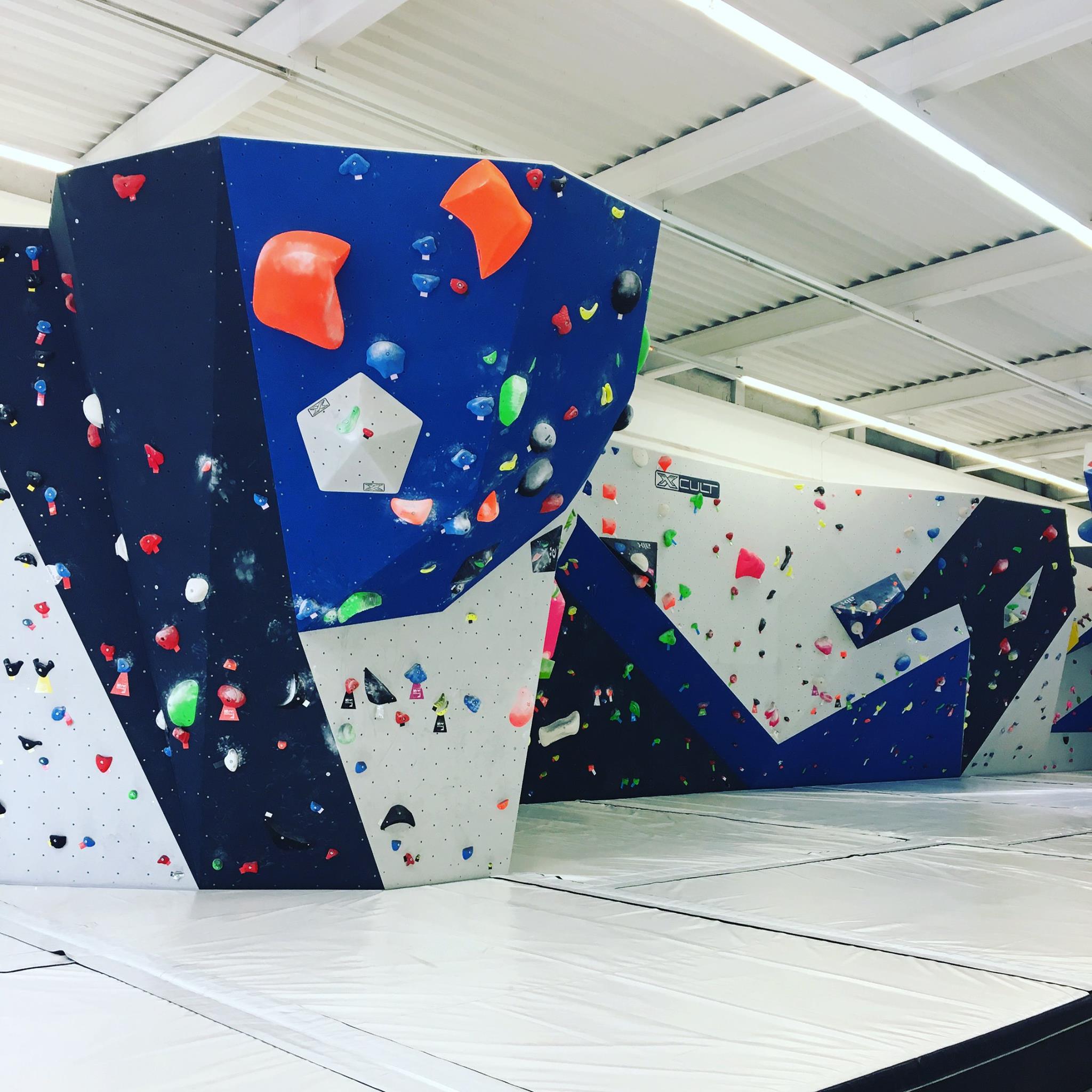 Une salle d'escalade, c'est un mur — et beaucoup de mouvements en coulisses